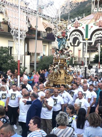 FestaMammaNostra_StatuaMammaNostraInizioProcessionePomeridiana
